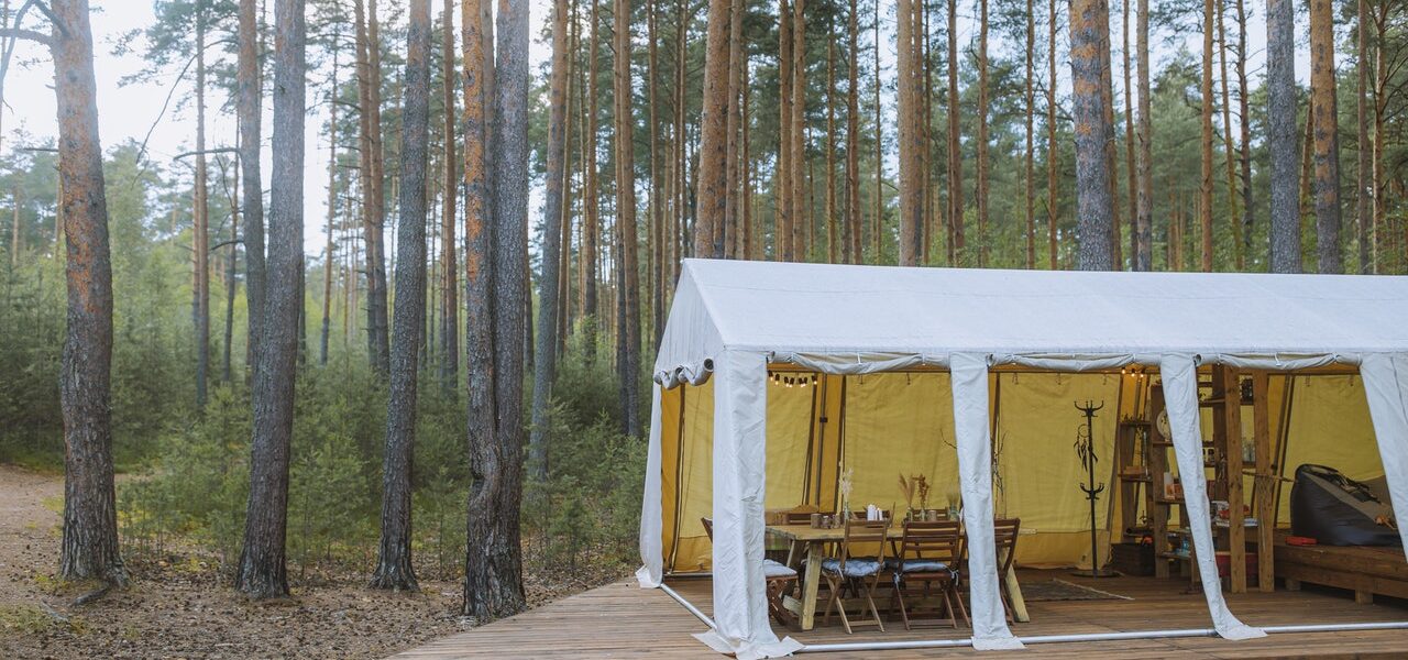 Pavillion im Wald