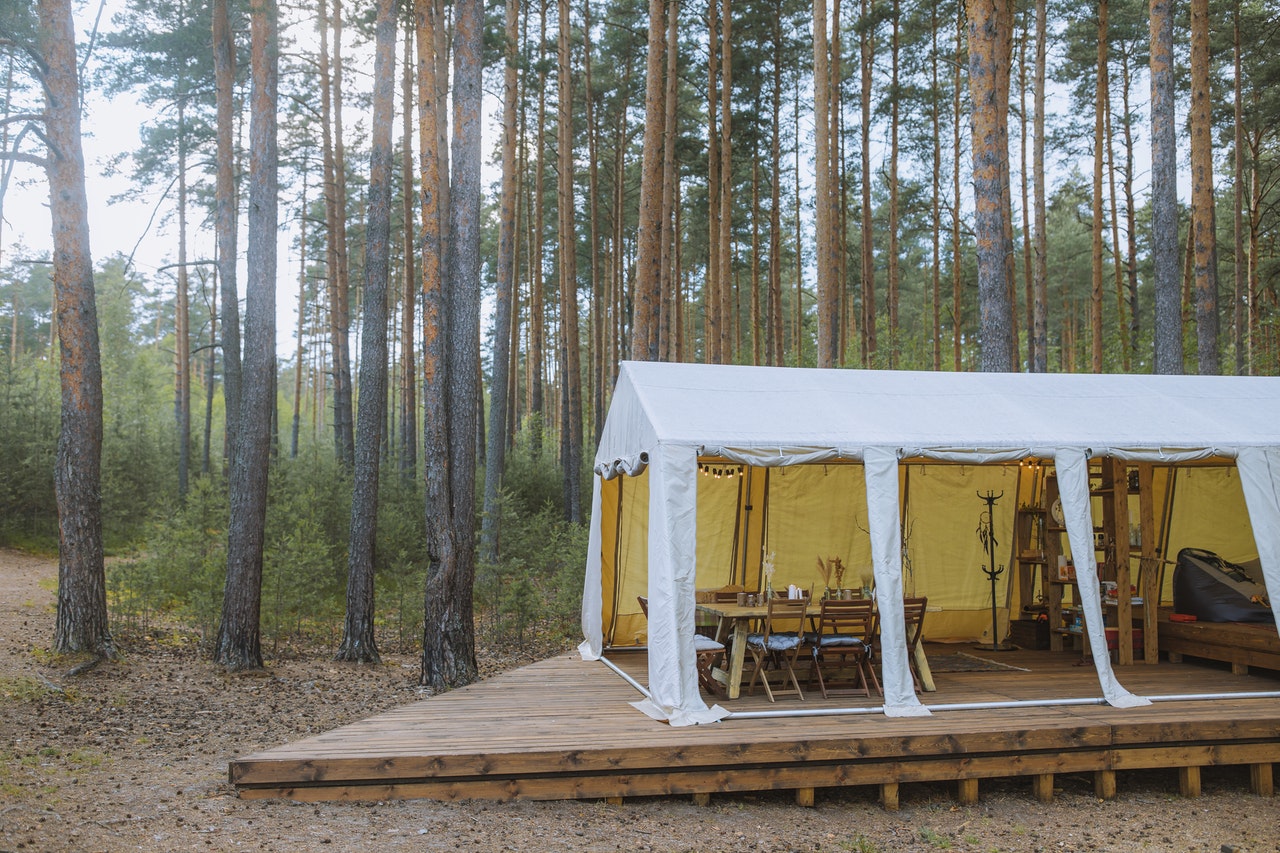 Pavillion im Wald