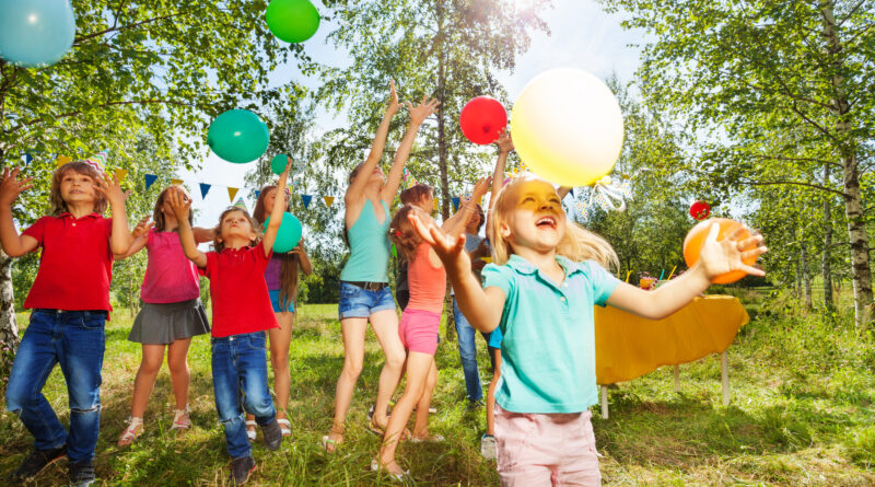 Kinder auf einem Fest